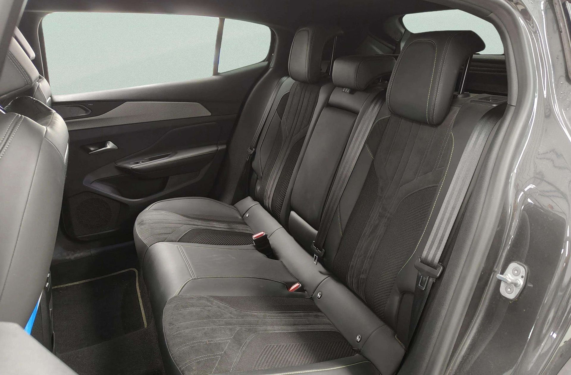 Peugeot 408 PHEV 225 GT e-EAT8 - foto 16