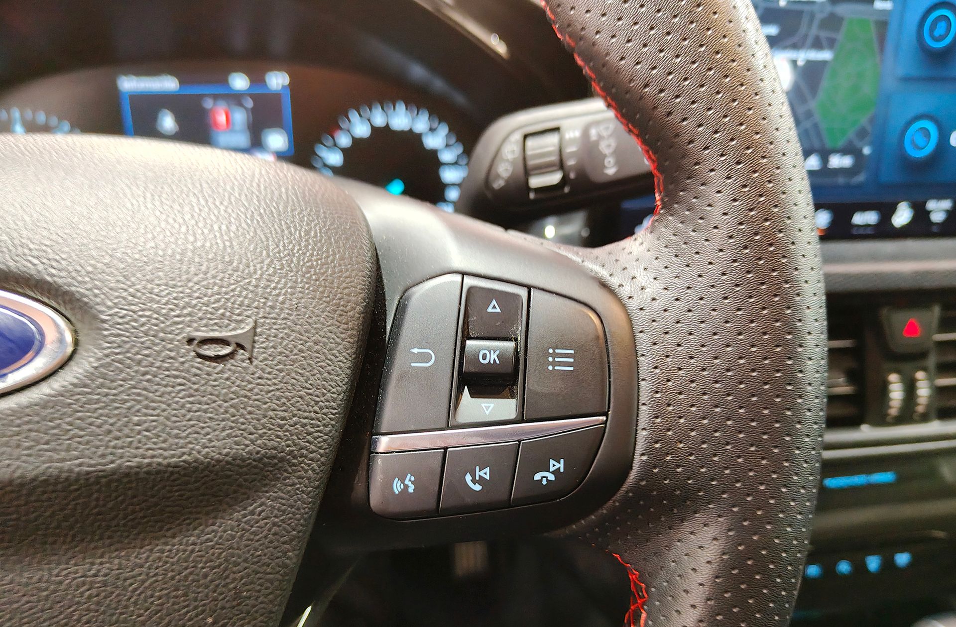 Ford Focus SportBreak 1.0 EcoBoost MHEV ST-Line - foto 27
