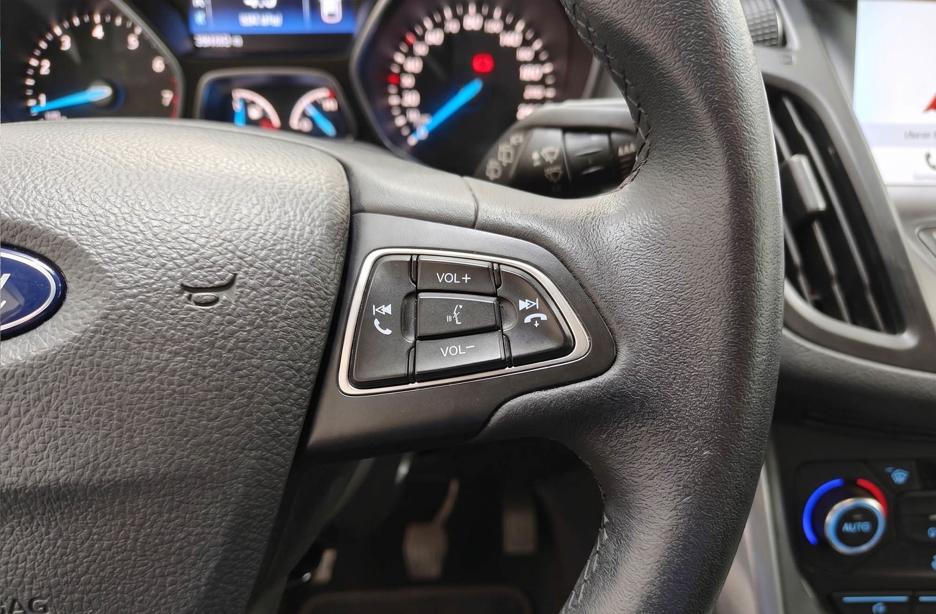 Ford Kuga 1.5 EcoBoost Trend+ 4x2 - foto 25