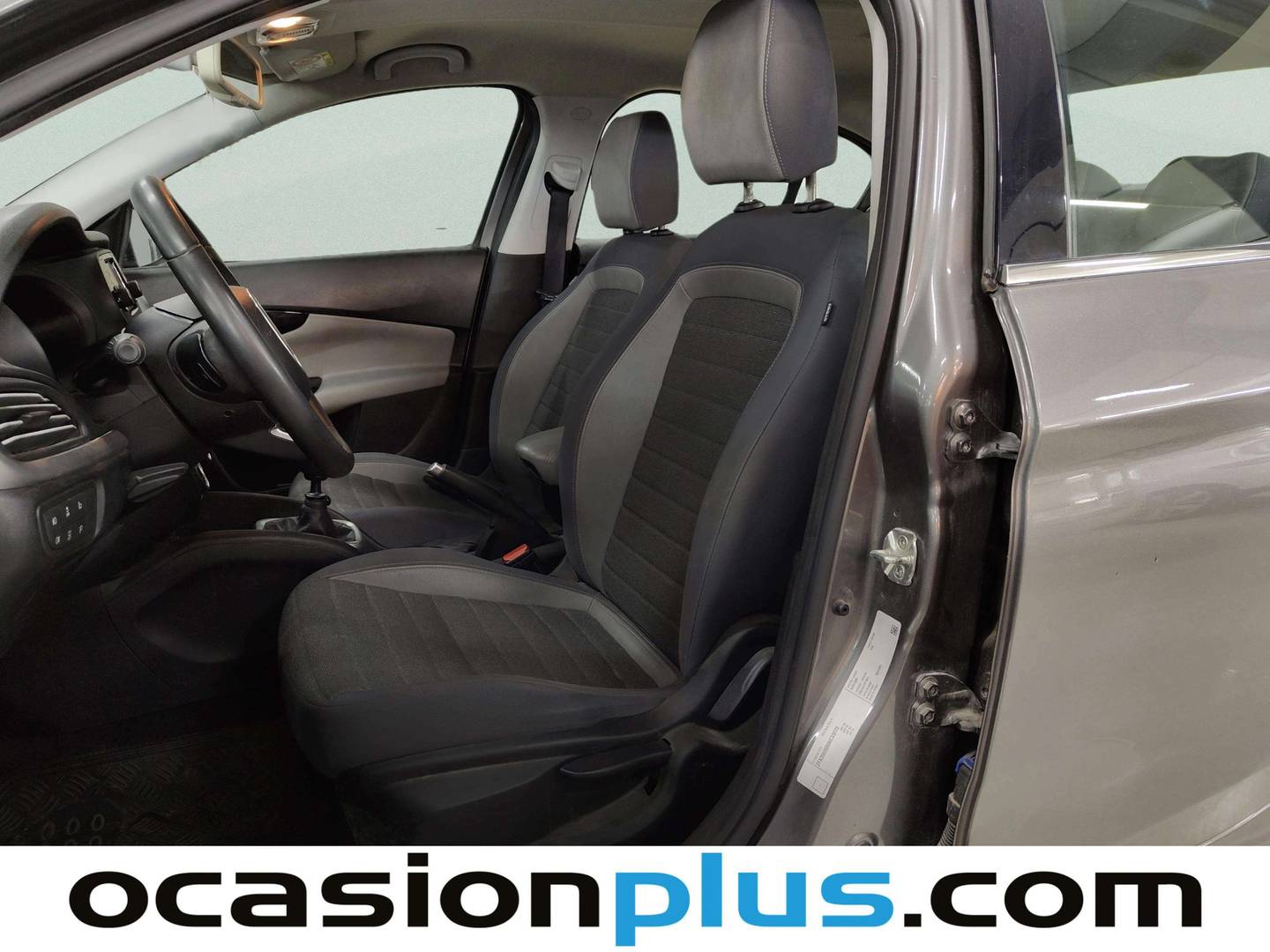 Foto asientos delanteros Fiat Tipo Fiat Tipo Sedan 1.4 Lounge (95 CV)