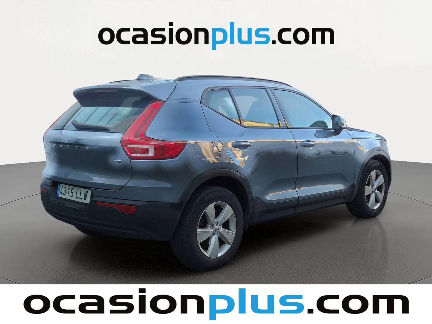 Foto trasera Volvo XC40 Volvo XC40 T2 Momentum Core (129 CV) derecha