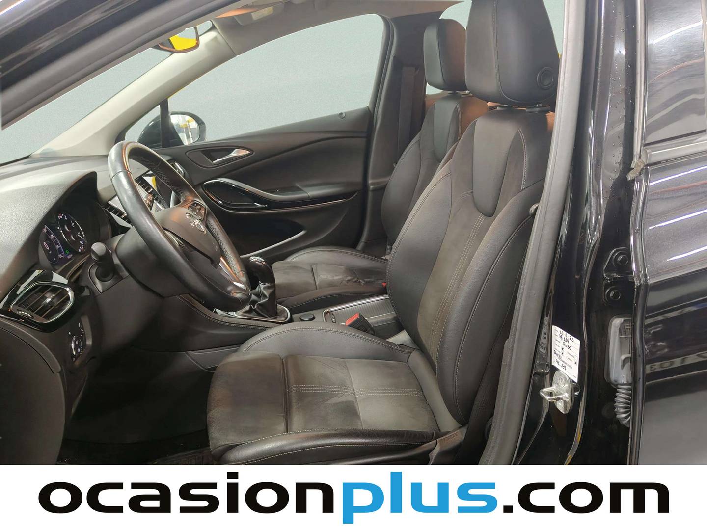 Foto asientos delanteros Opel Astra Opel Astra 1.2 Turbo SHR Elegance (145 CV)