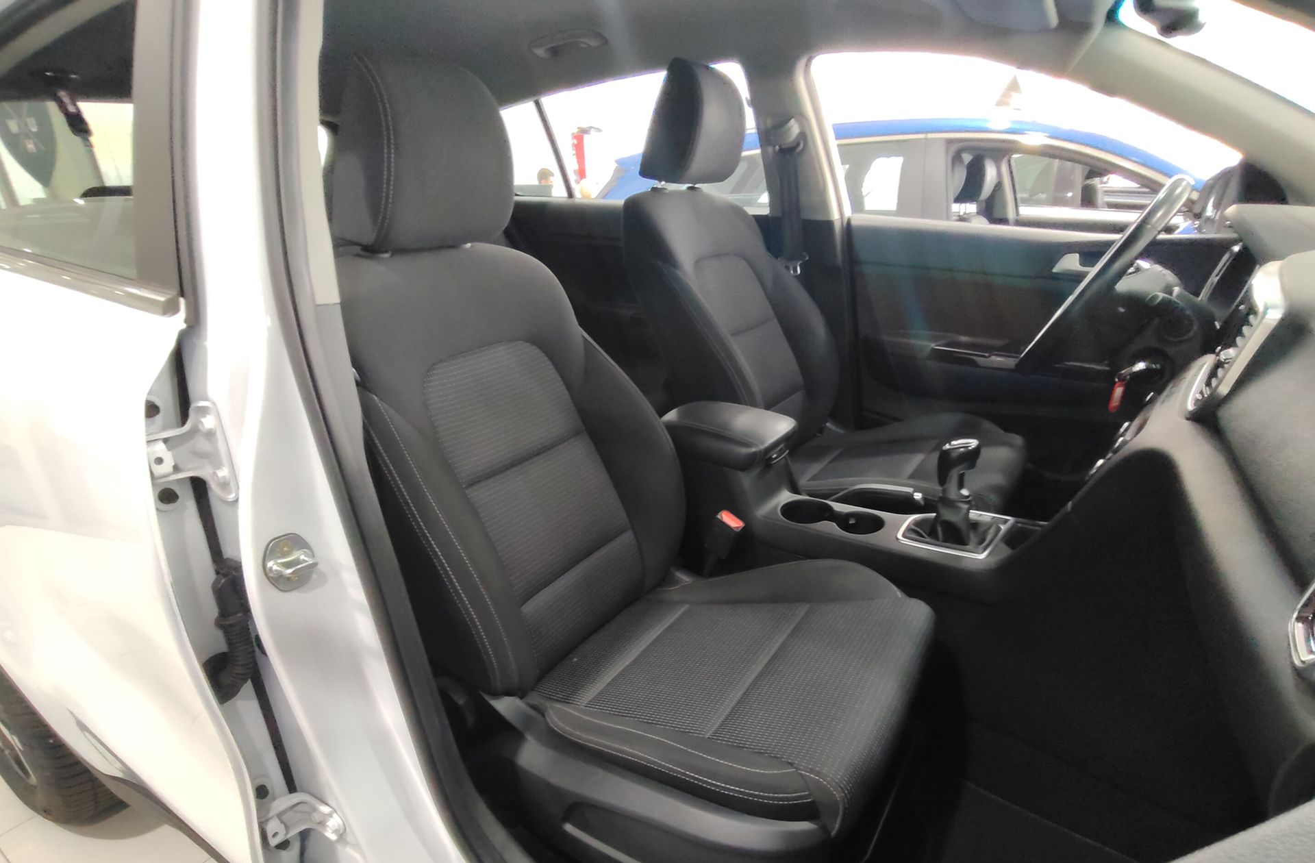 Kia Sportage 1.6 MHEV Drive 4x2 - foto 18