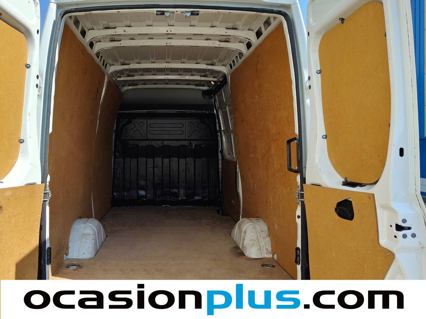 Foto asientos traseros Iveco Daily Iveco Daily Furgon 35 S 16 V 3520L/H2 (156 CV)