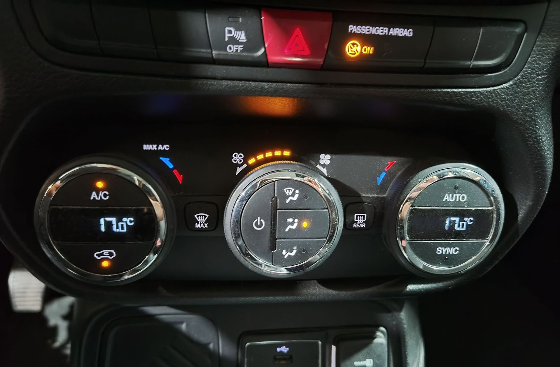 Jeep Renegade 1.4 MultiAir Longitude 4x2 - foto 25