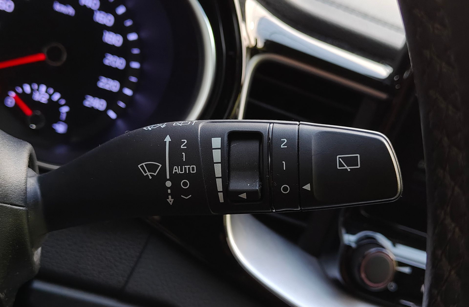 Kia XCeed 1.5 MHEV iMT Tech - foto 32