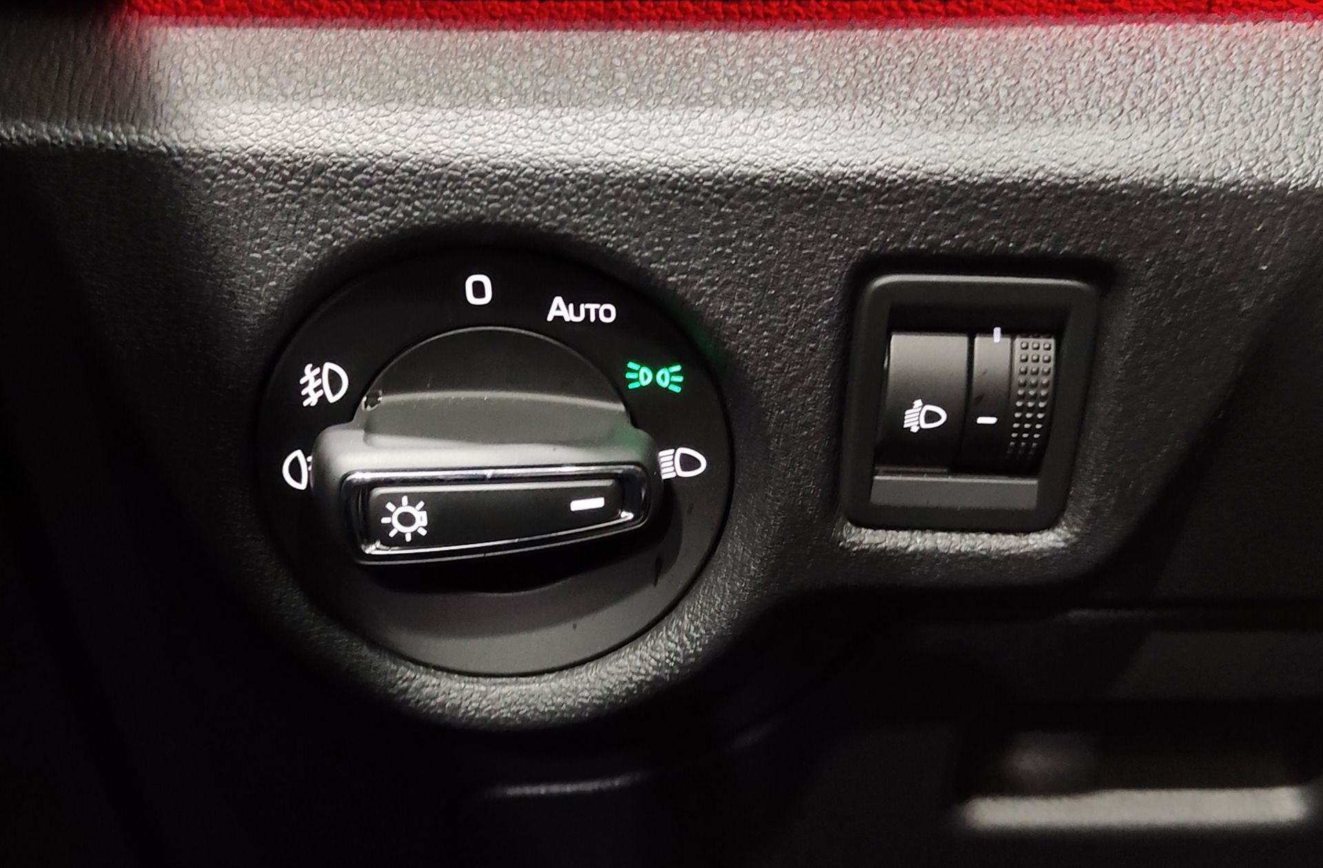 Škoda Kamiq 1.0 TSI Design DSG - foto 24