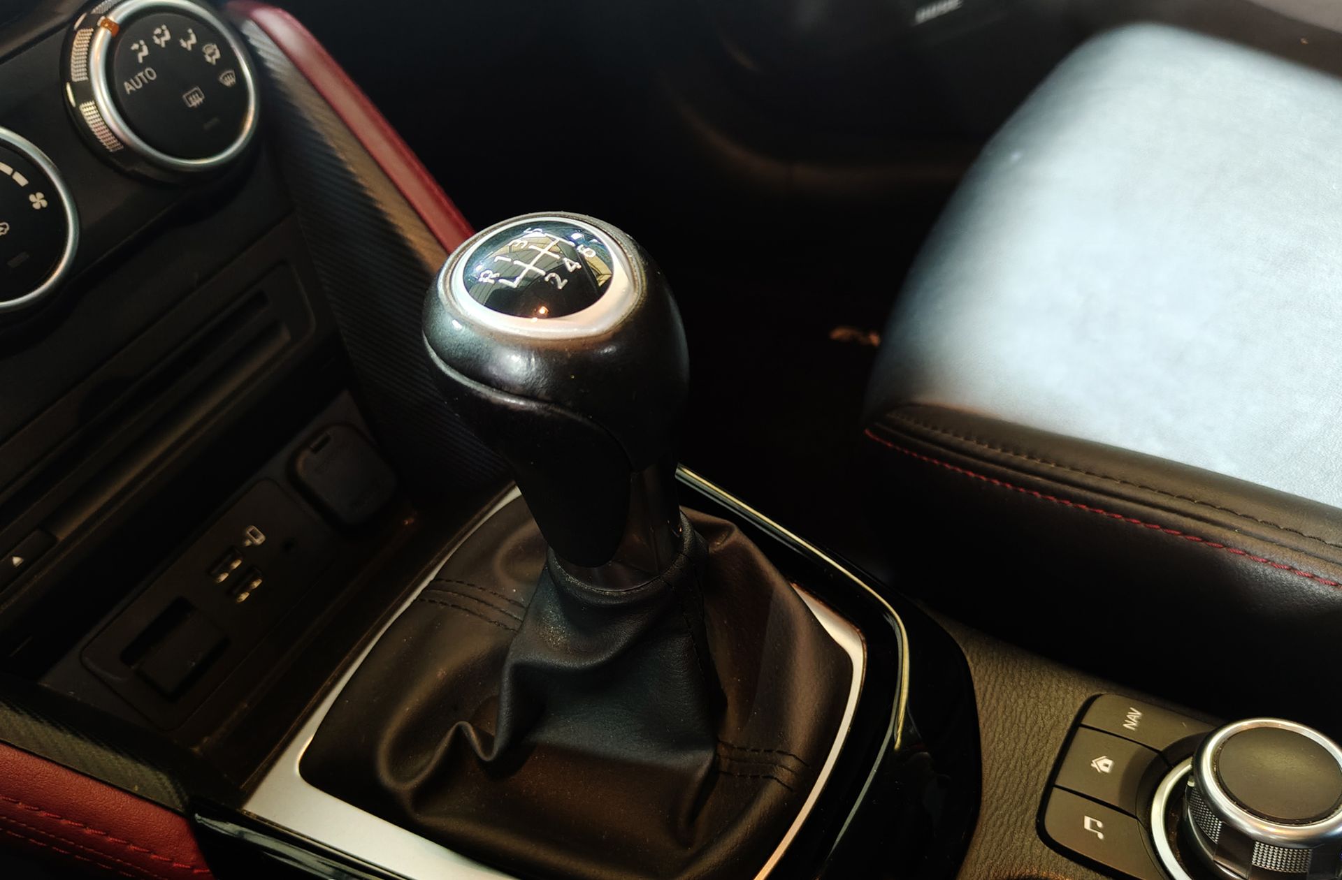 Mazda CX-3 2.0 Skyactiv GE Luxury 2WD - foto 5