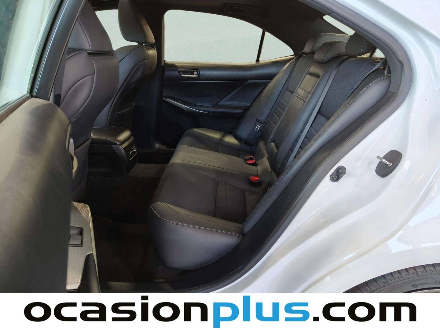 Foto asientos traseros Lexus IS Lexus IS 300h F-Sport (223 CV)