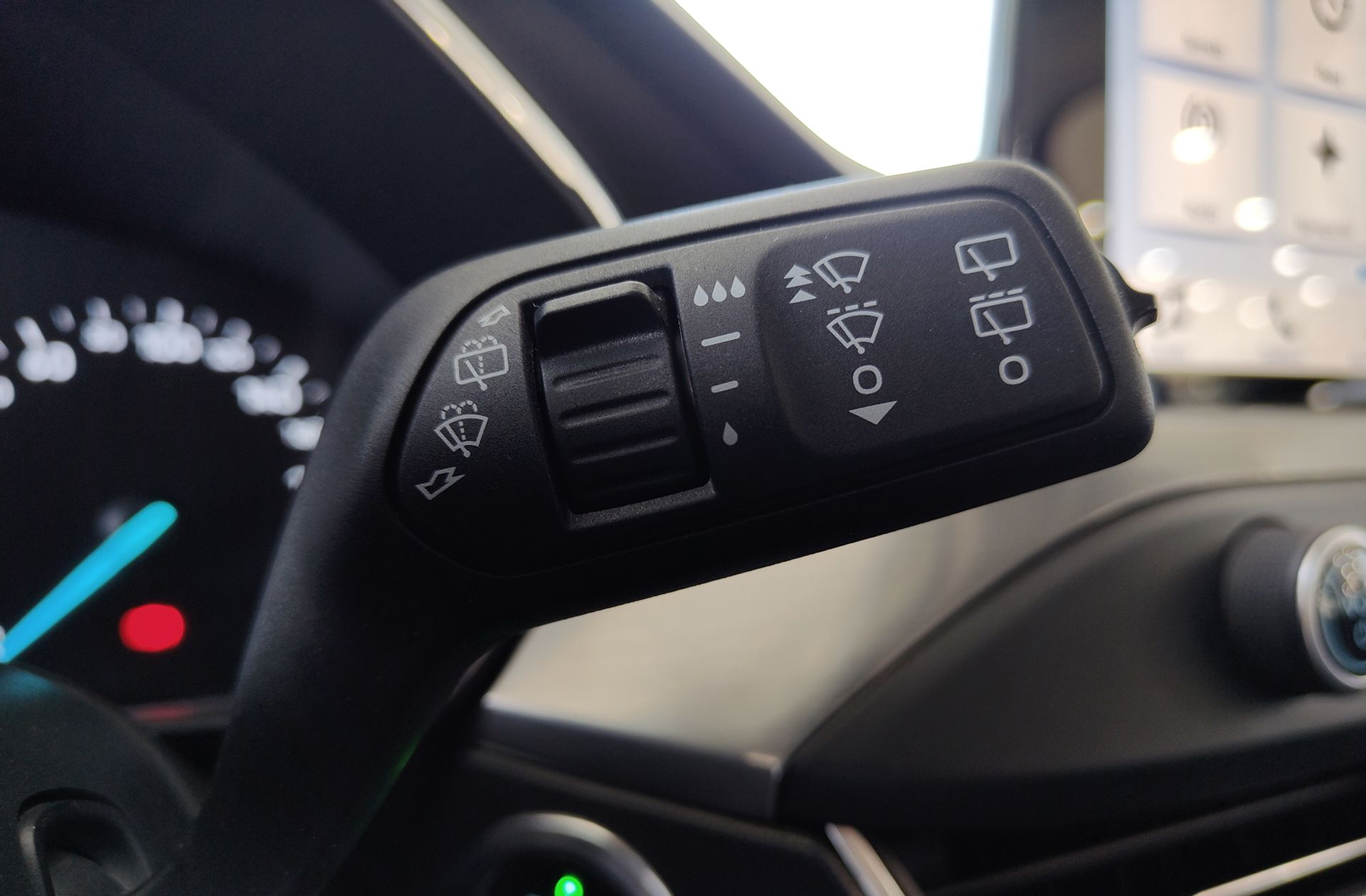 Ford Focus 1.0 EcoBoost Titanium - foto 27