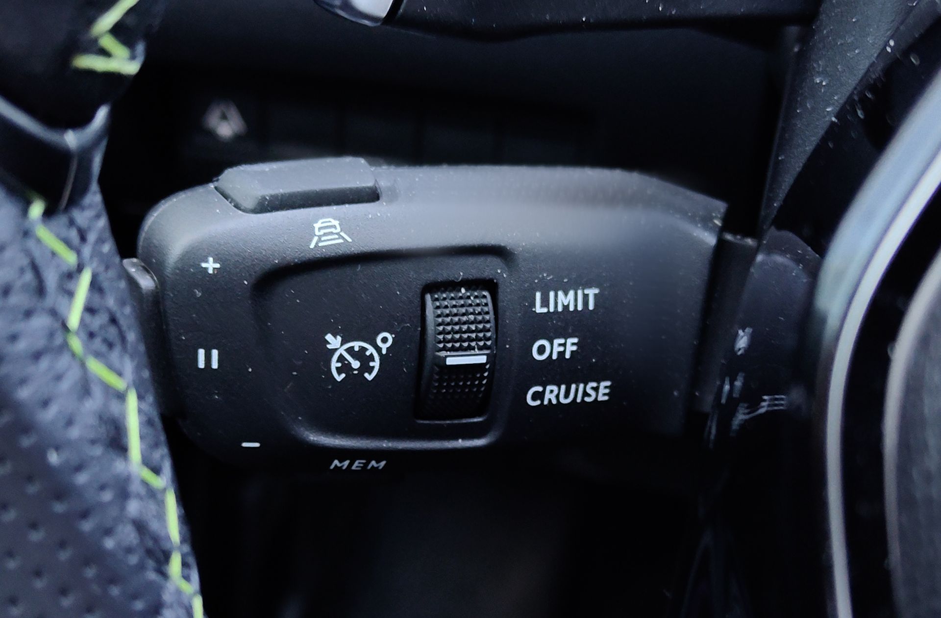Peugeot 2008 GT Hybrid eDCS6 - foto 25