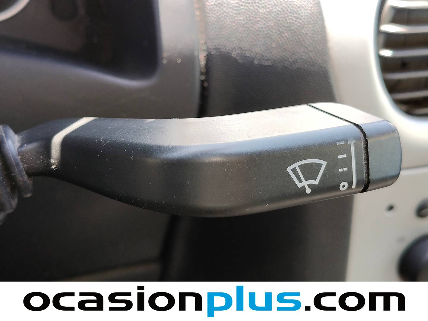 Equipamiento del Opel Corsa Opel Corsa 1.2 16v Edition (75 CV)