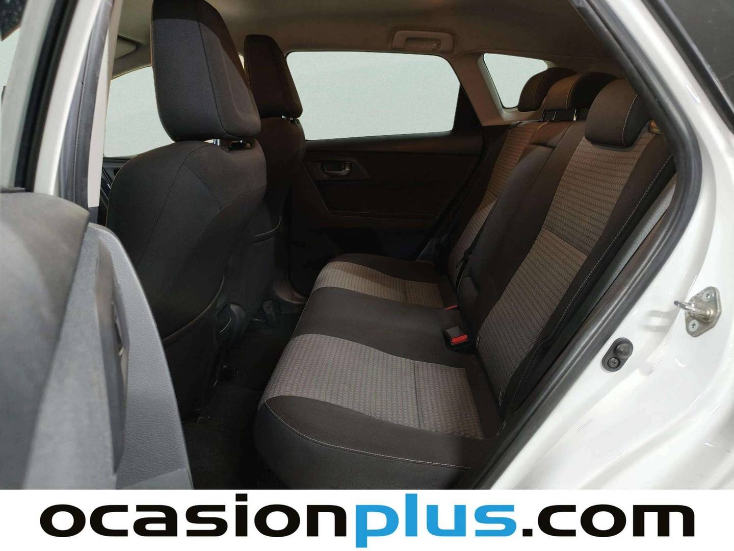 Foto asientos traseros Toyota Auris Toyota Auris 140H Hybrid Feel! Edition (136 CV)