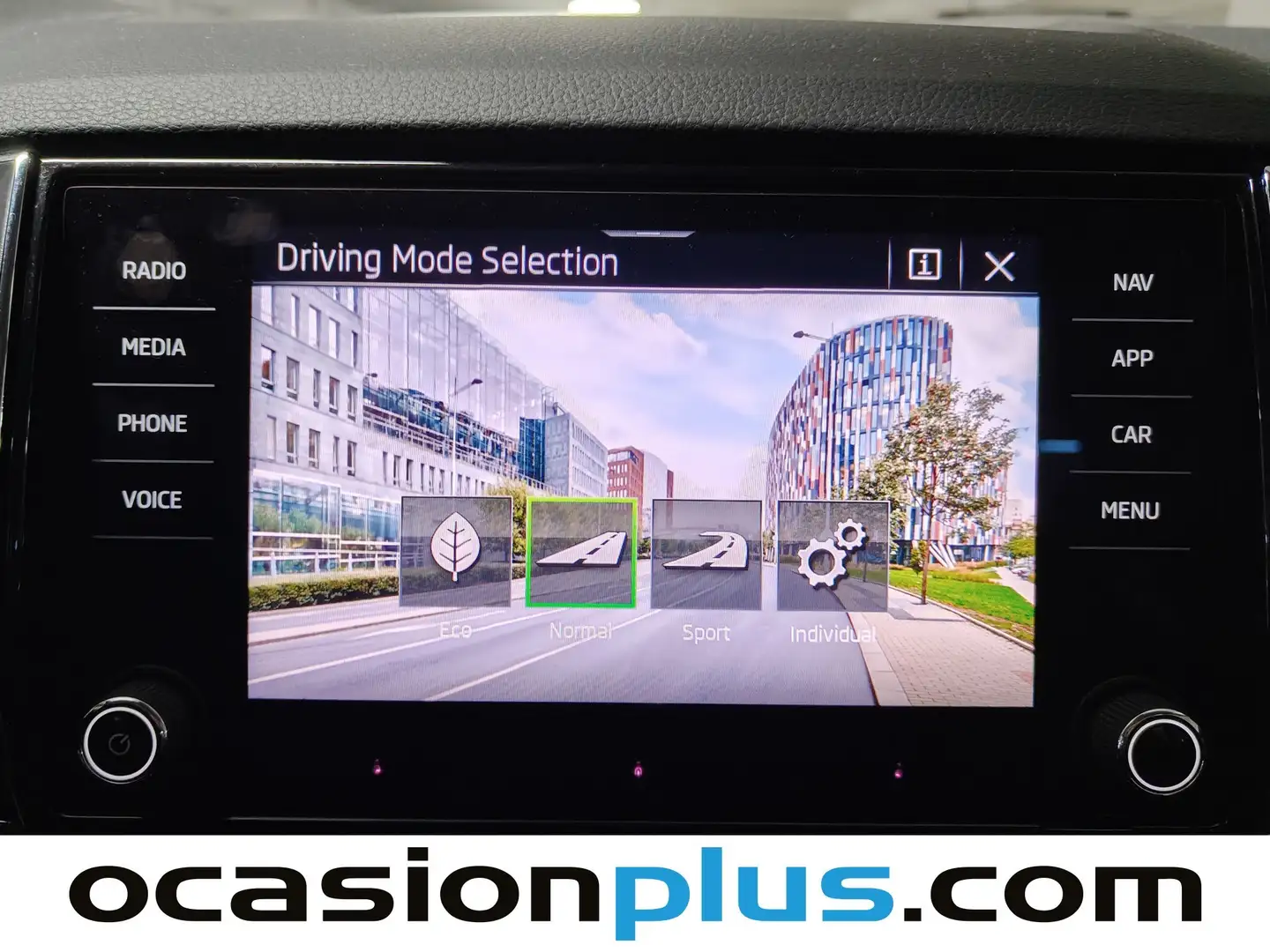 Foto Skoda Karoq Skoda Karoq 1.5 TSI ACT Style (150 CV)