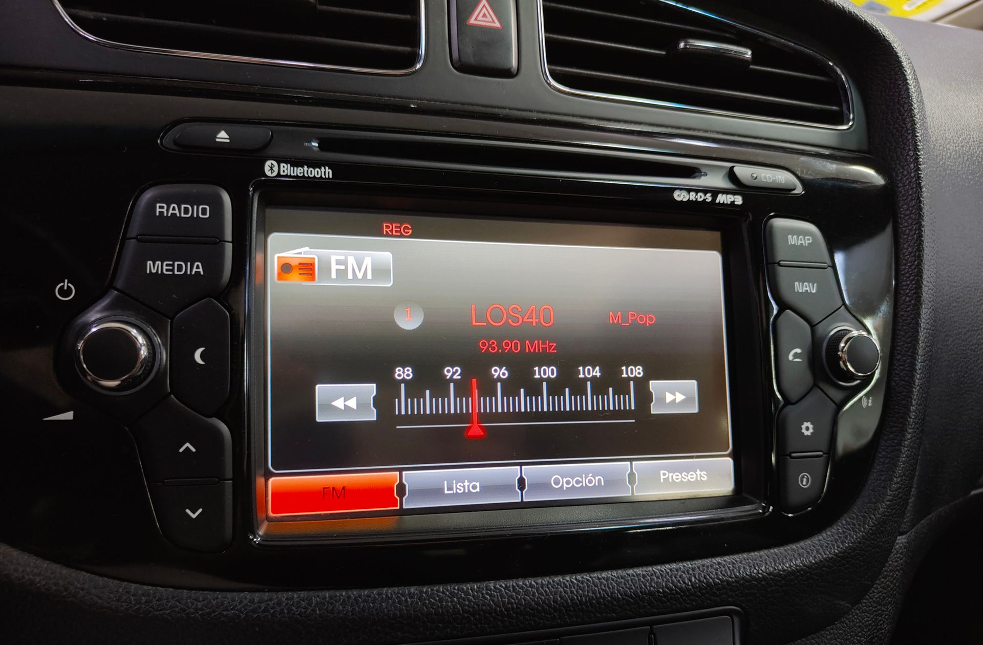 Kia Ceed 1.6 CRDi VGT Emotion - foto 33