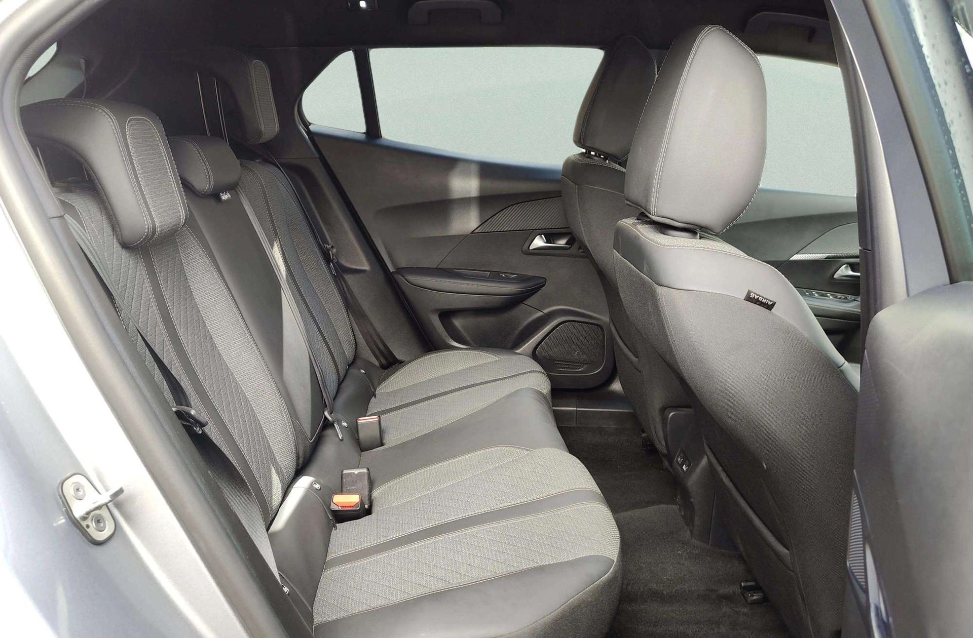 Peugeot 2008 Allure Hybrid eDCS6 - foto 20