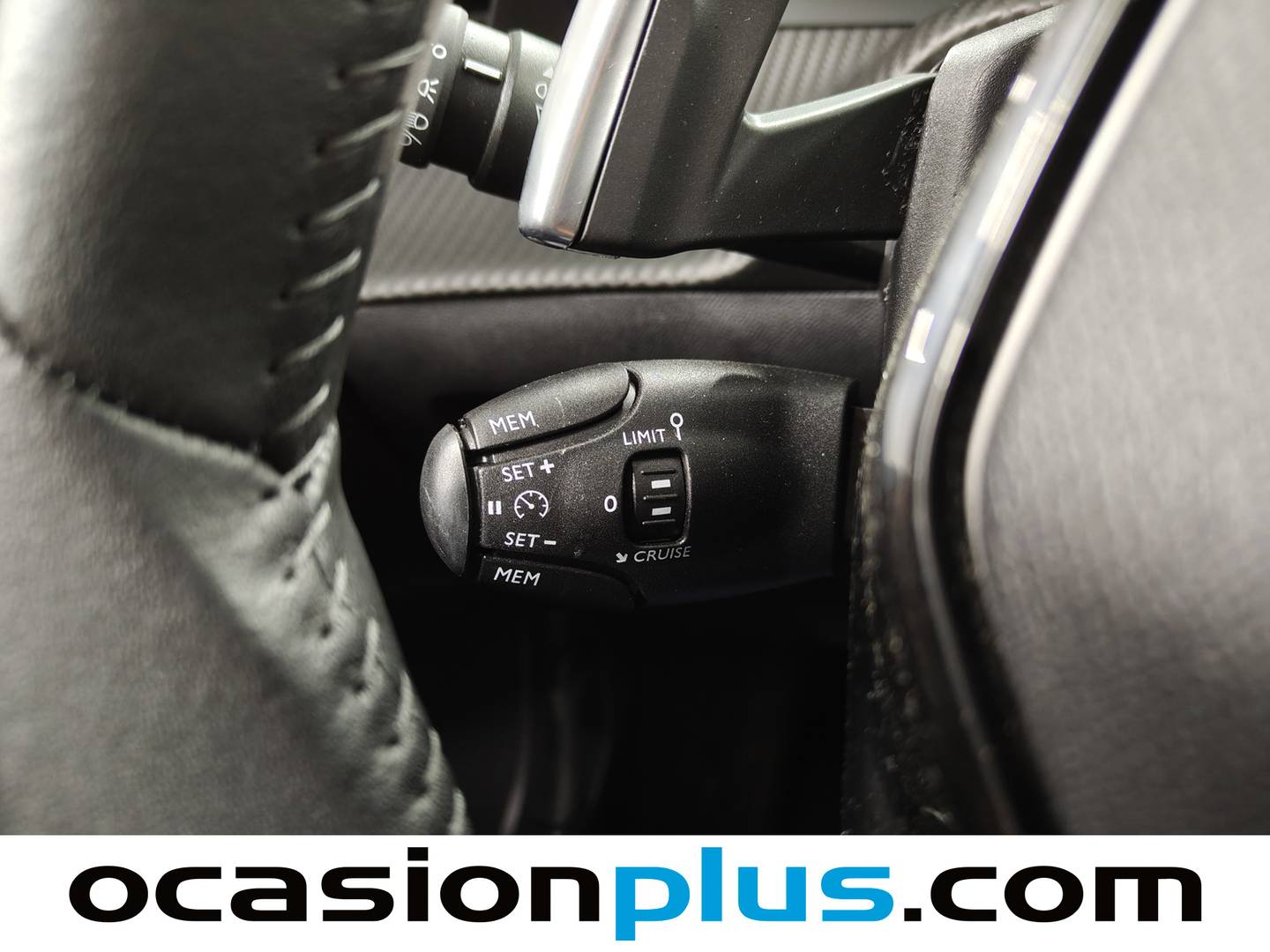 Foto Peugeot 2008 Peugeot 2008 Allure Hybrid eDCS6 (136 CV)