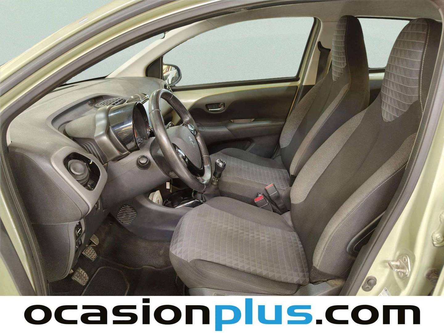 Foto asientos delanteros Peugeot 108 Peugeot 108 VTi Allure (72 CV)