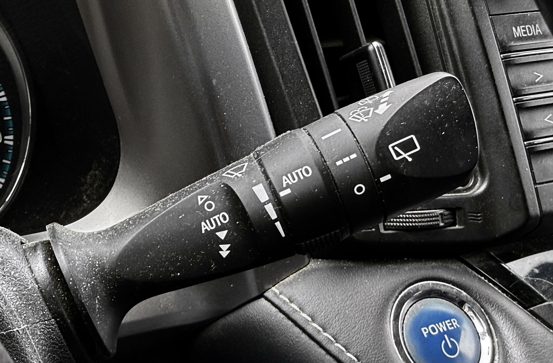 Toyota RAV4 2.5l hybrid Advance 2WD - foto 24