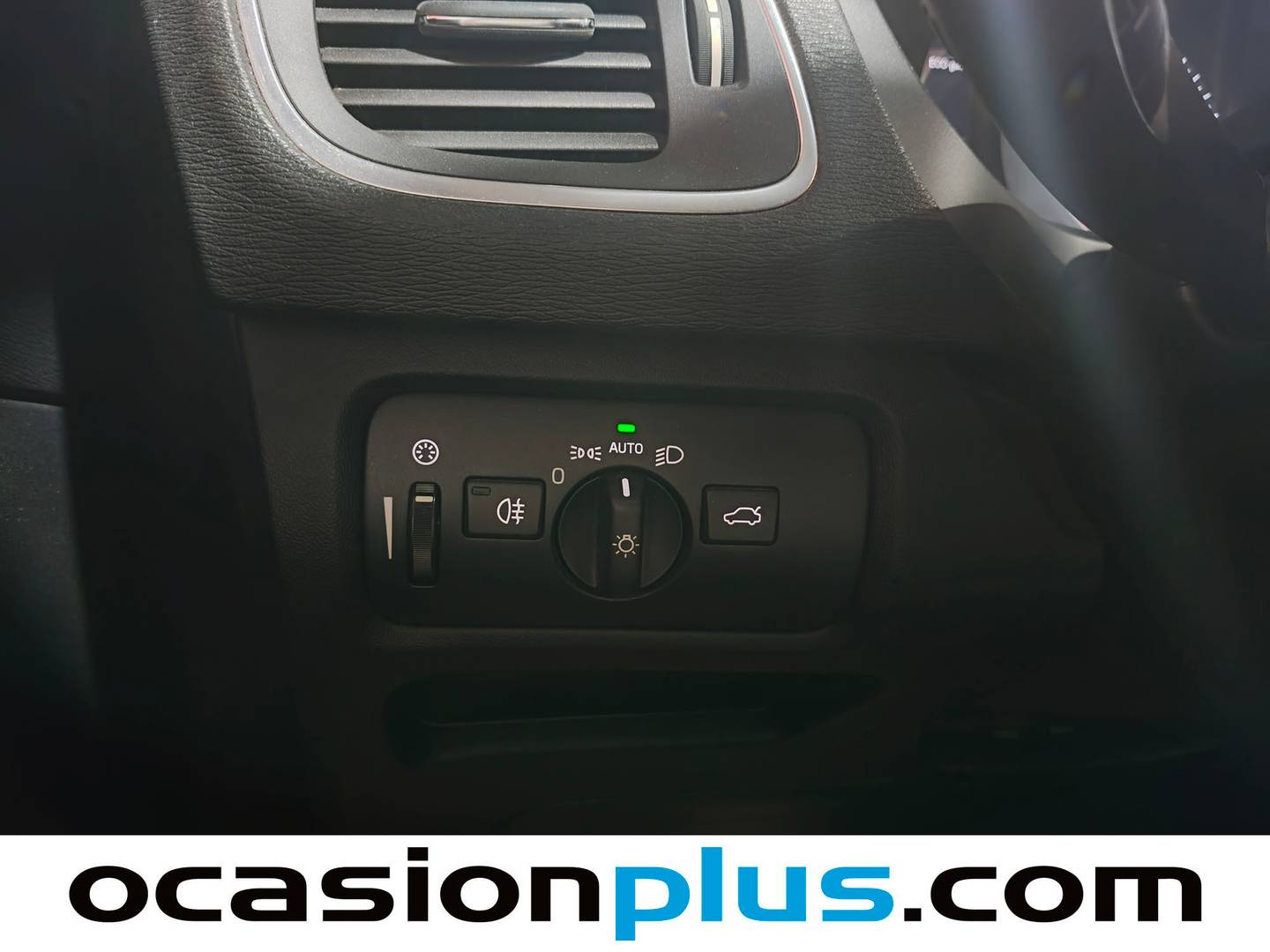 Foto Volvo V40 Volvo V40 2.0 D3 Momentum Auto (150 CV)