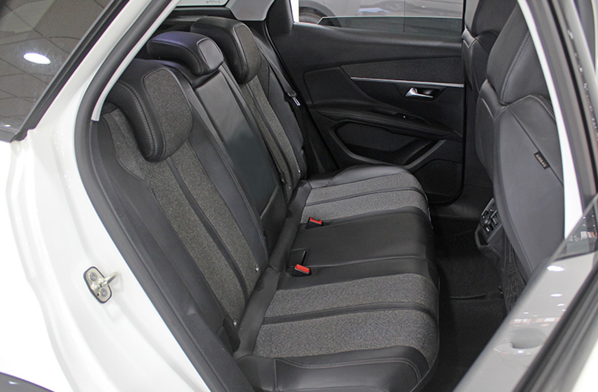 Peugeot 3008 BlueHDi 130 Allure - foto 18