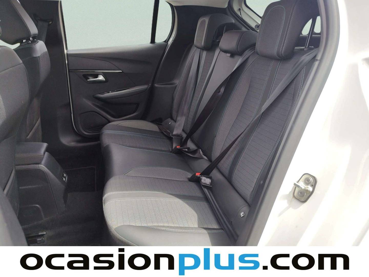 Foto asientos traseros Peugeot 208 Peugeot 208 PureTech 100 Allure Pack EAT8 (100 CV)