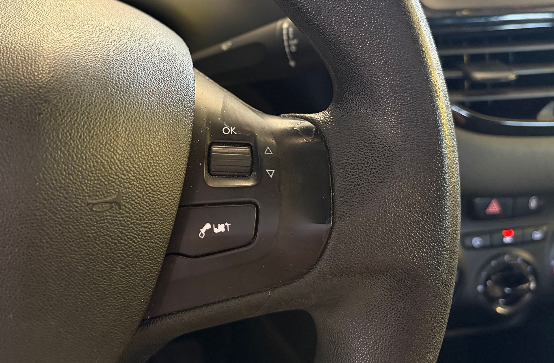 Peugeot 208 1.4 HDi Business Line - foto 22