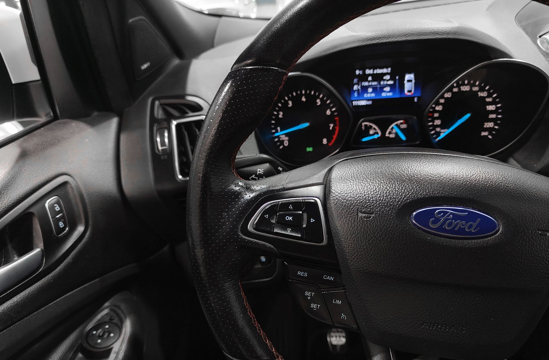 Ford Kuga 1.5 EcoBoost ST-Line 4x2 - foto 29