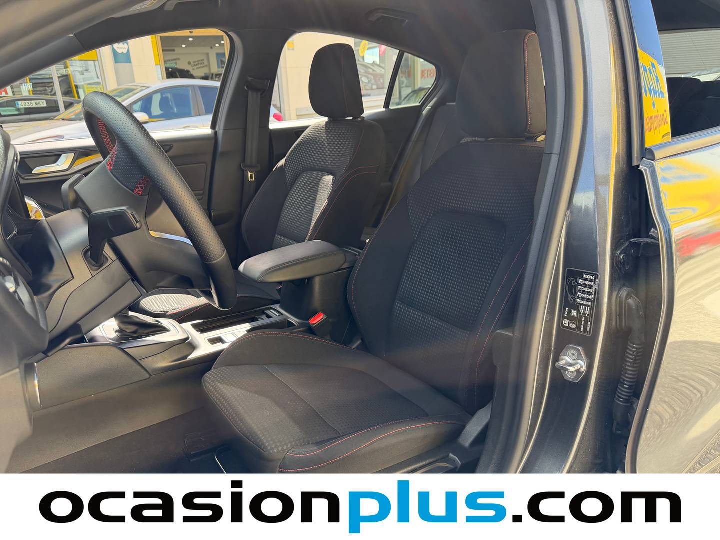 Foto asientos delanteros Ford Focus Ford Focus 1.0 Ecoboost MHEV ST-Line Auto (155 CV)