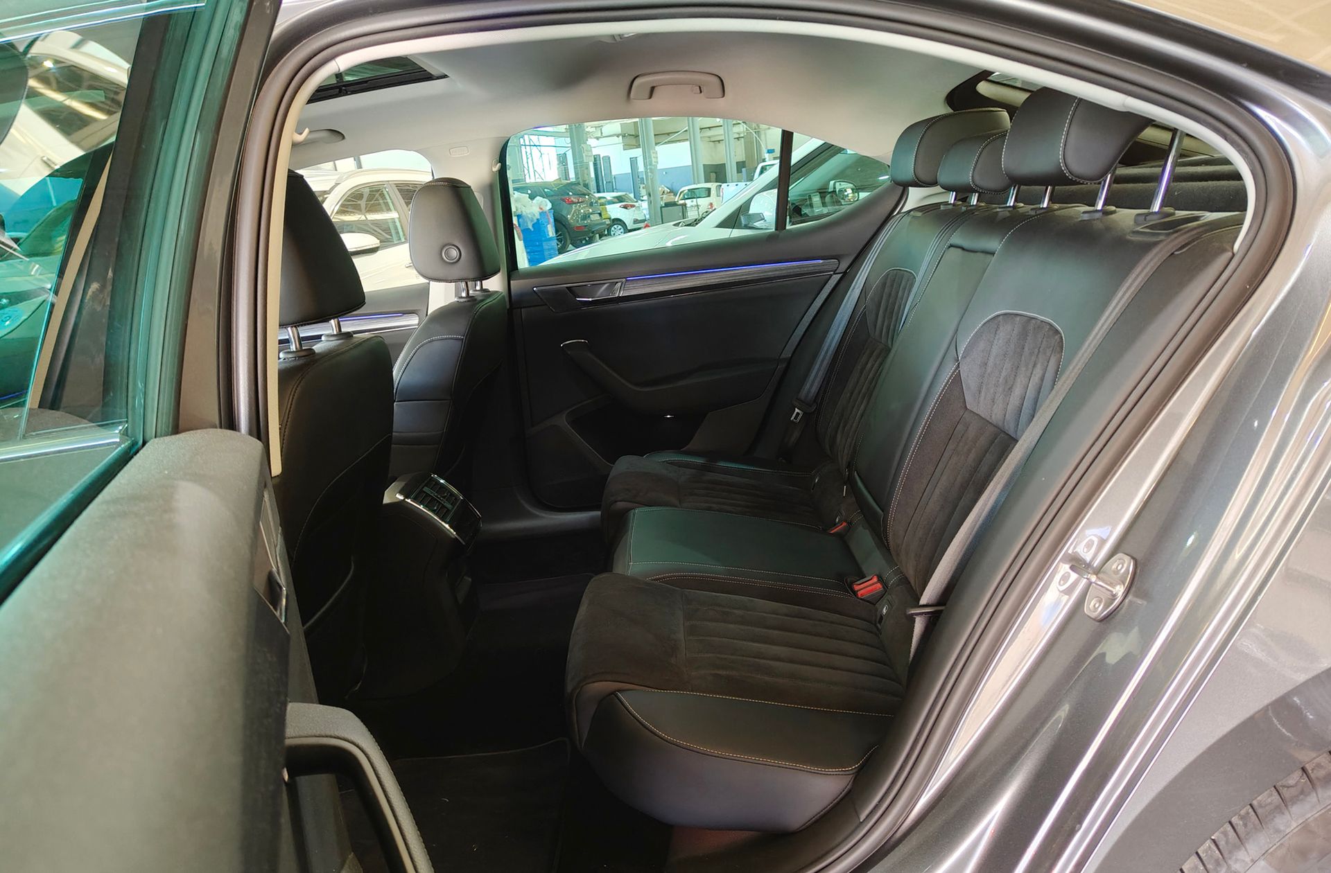 Škoda Superb 1.5 TSI Style DSG - foto 14