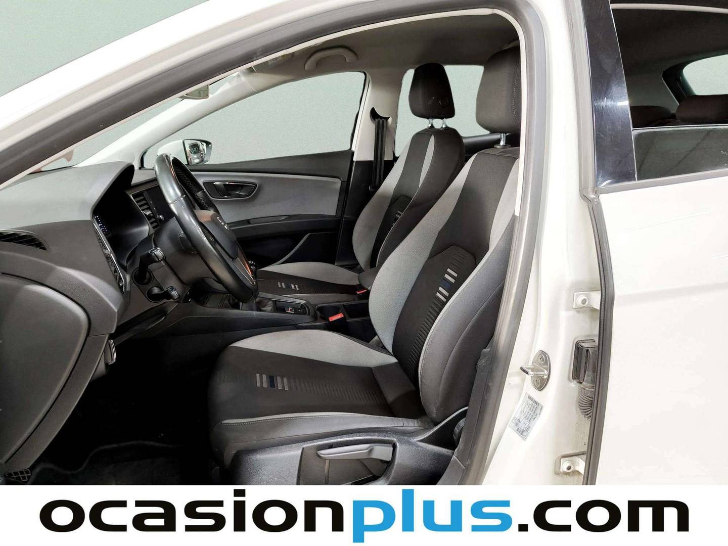 Foto asientos delanteros Seat León Seat León 1.5 TSI S&S Style Visio Edition (130 CV)