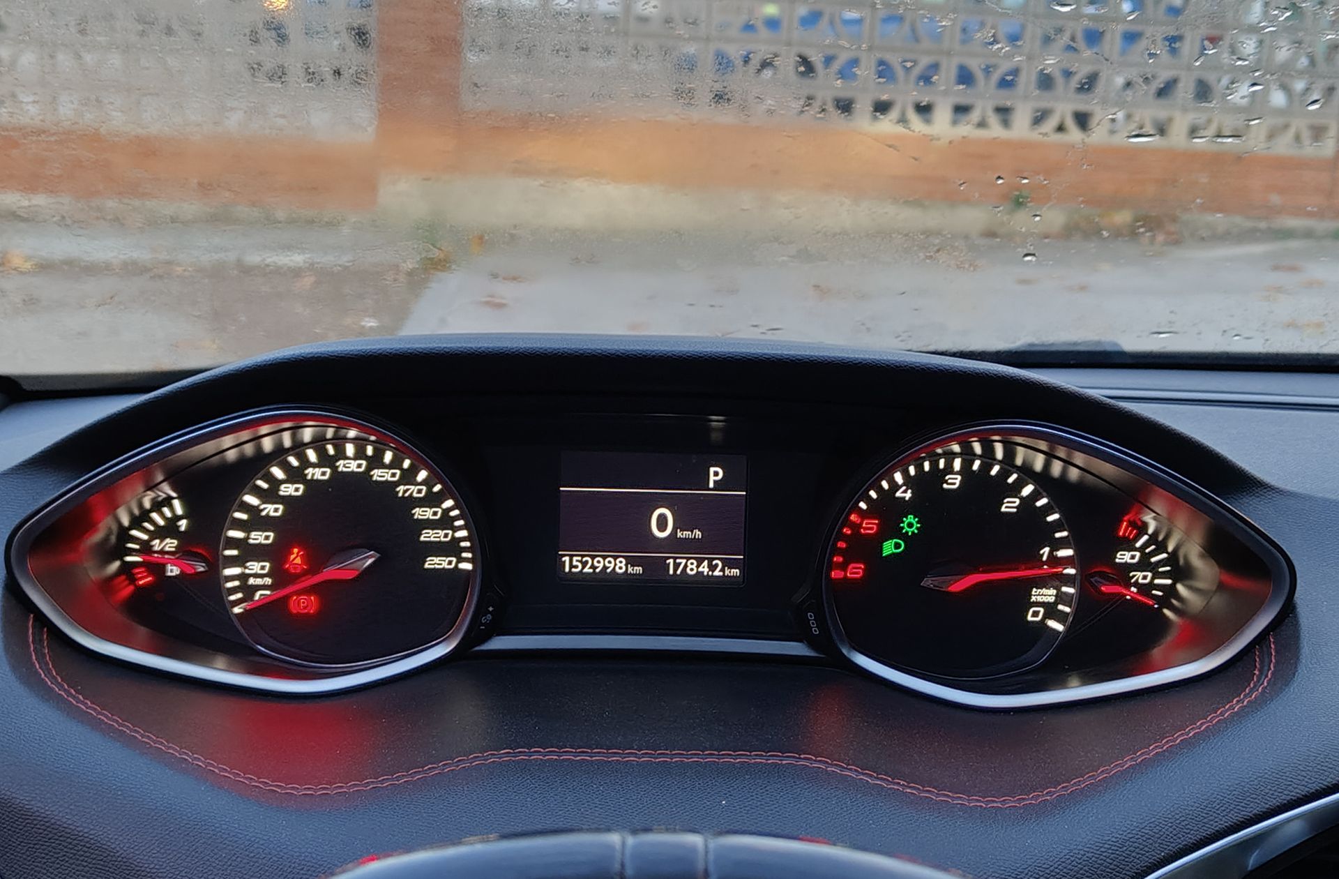 Peugeot 308 2.0 BlueHDi EAT6 - foto 24