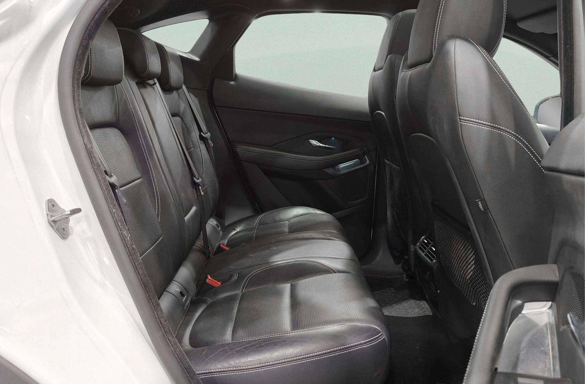 Jaguar E-Pace 2.0D R-Dynamic S 4WD - foto 22