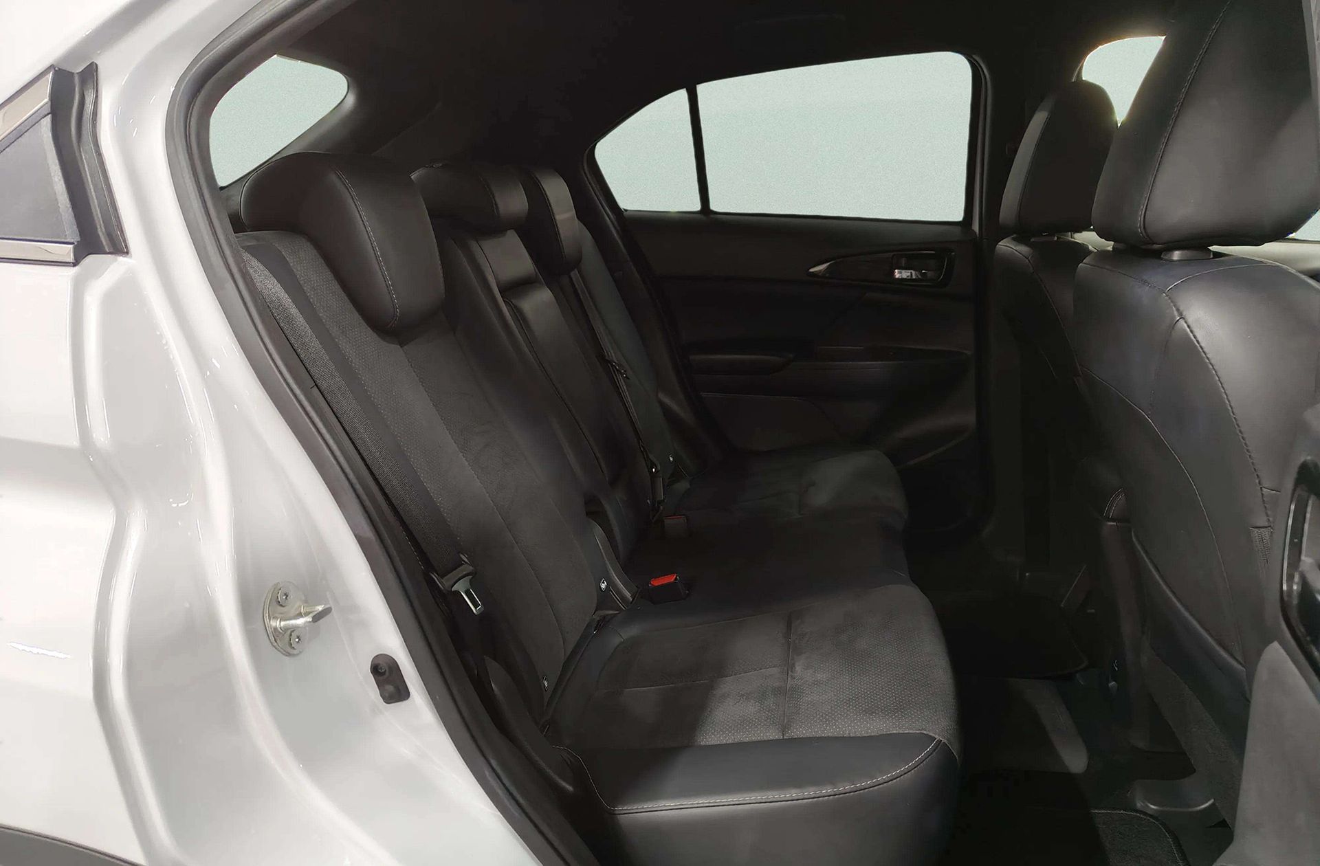 Mitsubishi Eclipse Cross 2.4 PHEV Kaiteki 4WD - foto 22
