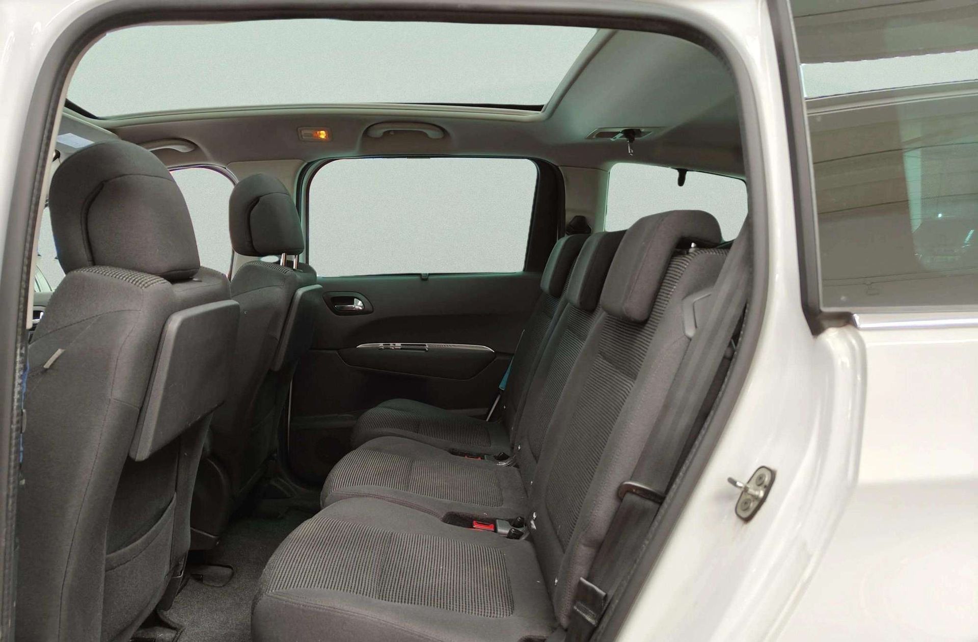 Peugeot 5008 1.6 BlueHDi Allure EAT6 7 plazas - foto 14