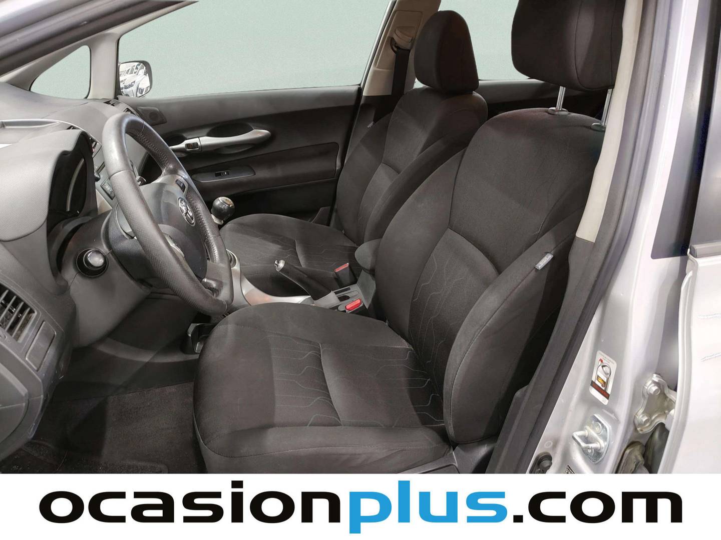 Foto asientos delanteros Toyota Auris Toyota Auris 1.4 D-4D Live DPF (90 CV)