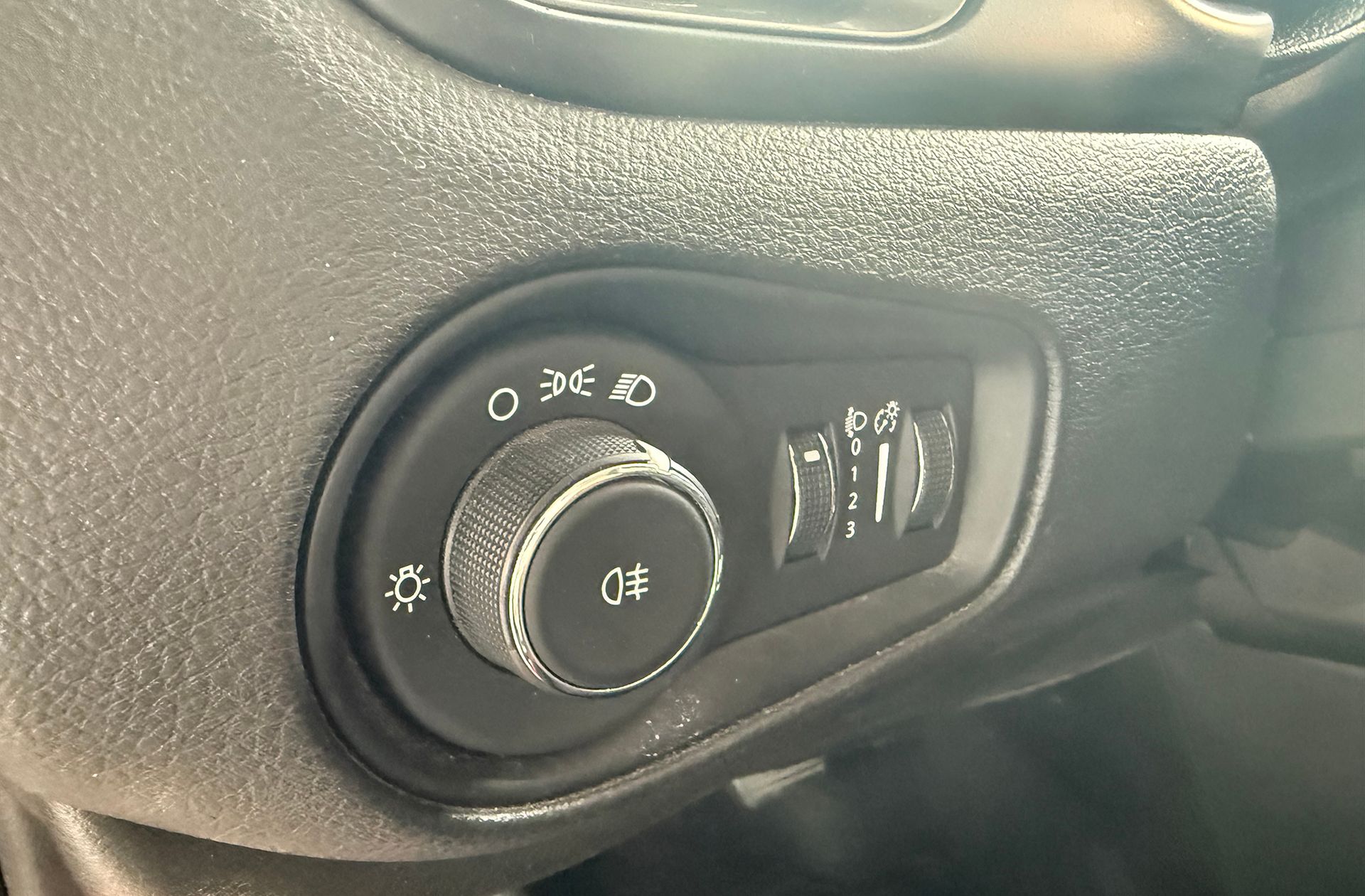 Jeep Renegade eHybrid Longitude ATX - foto 7