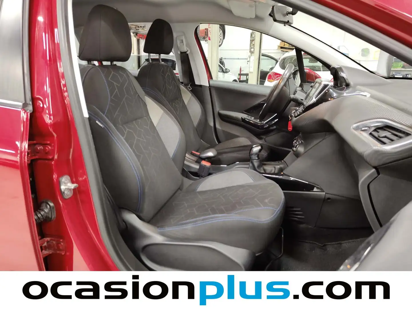 Foto Peugeot 2008 Peugeot 2008 PureTech Signature  (82 CV)