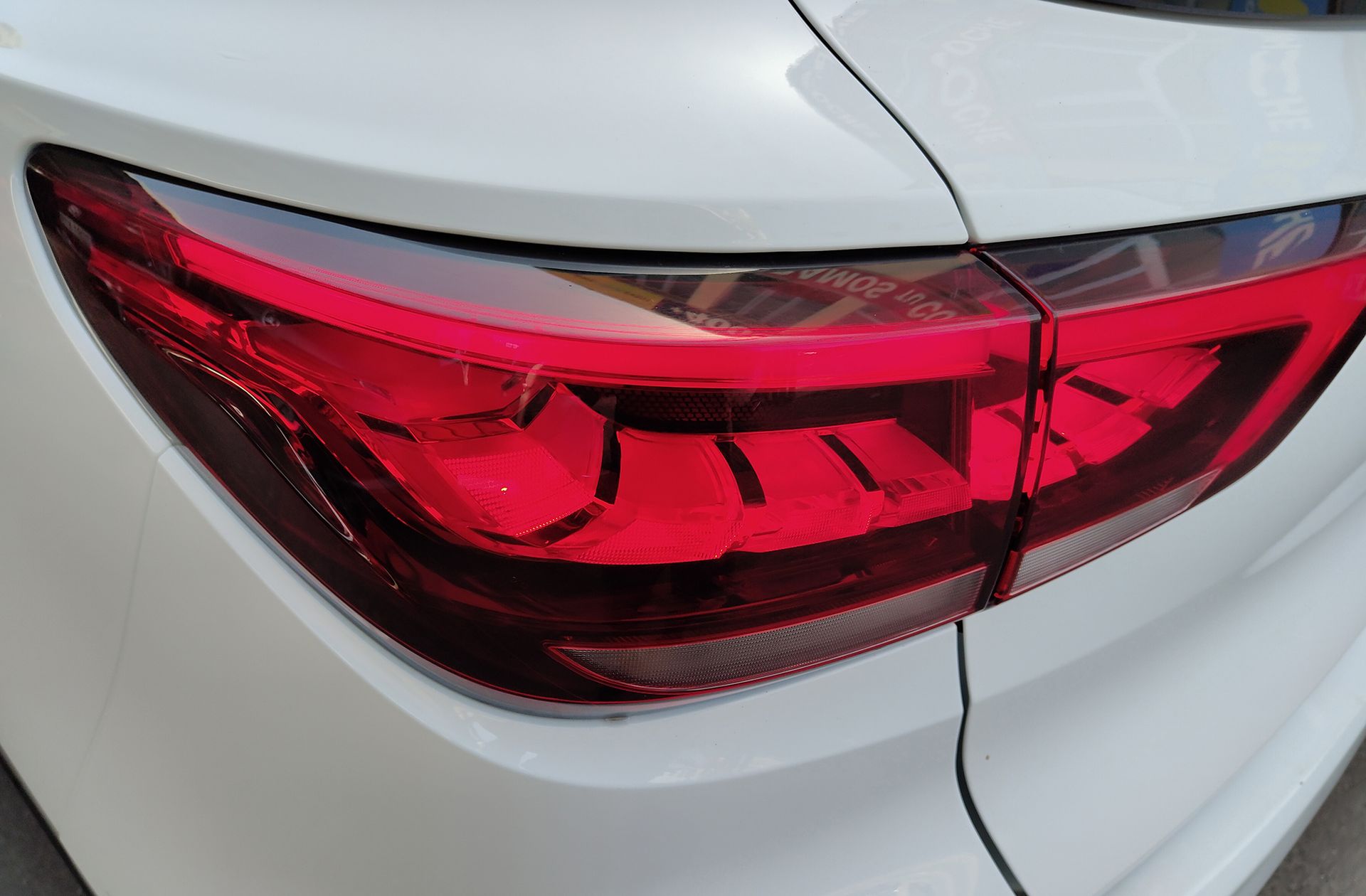 MG ZS 1.0T Luxury - foto 19