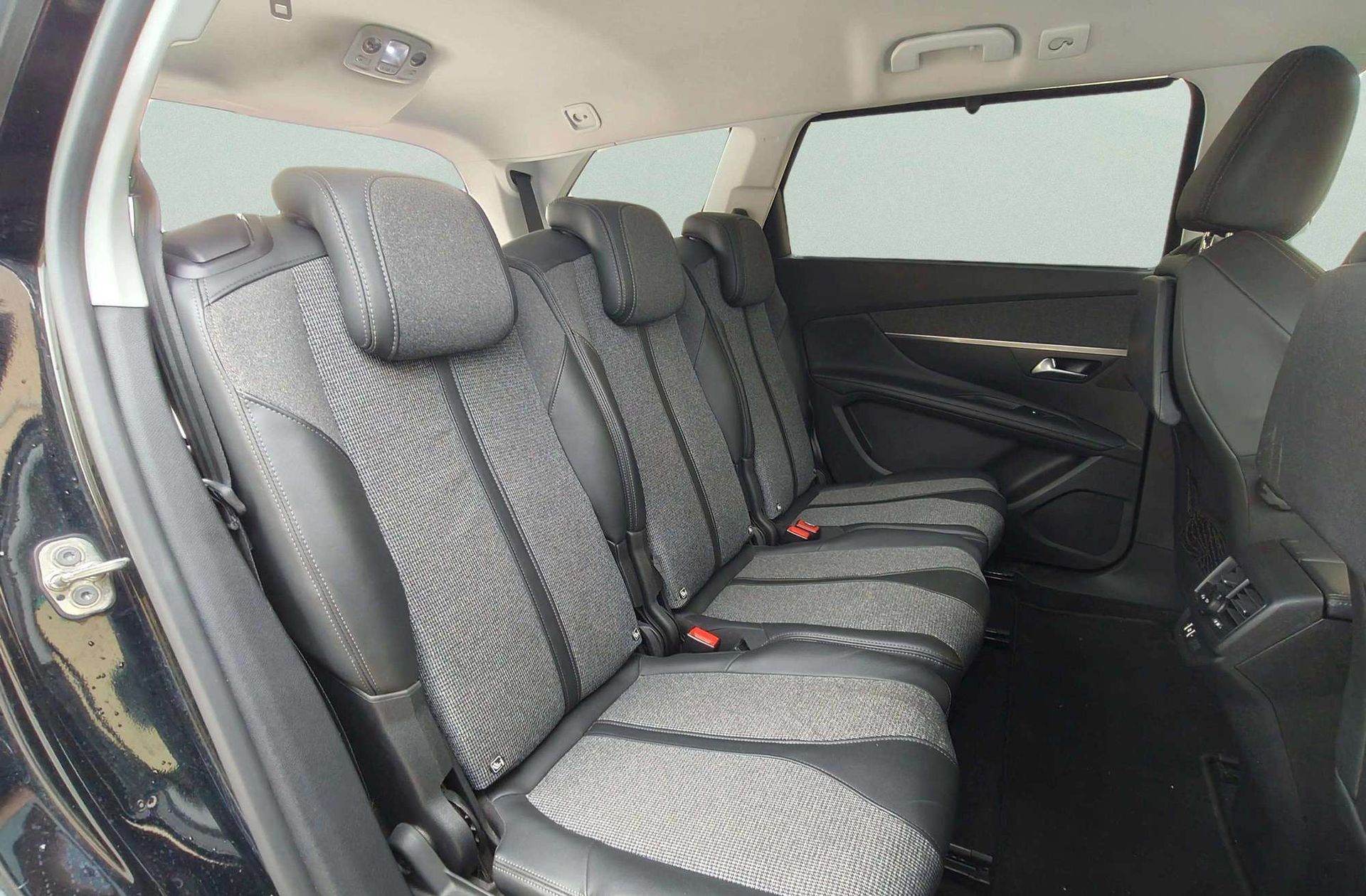 Peugeot 5008 BlueHDi 130 Allure EAT8 7 plazas - foto 22