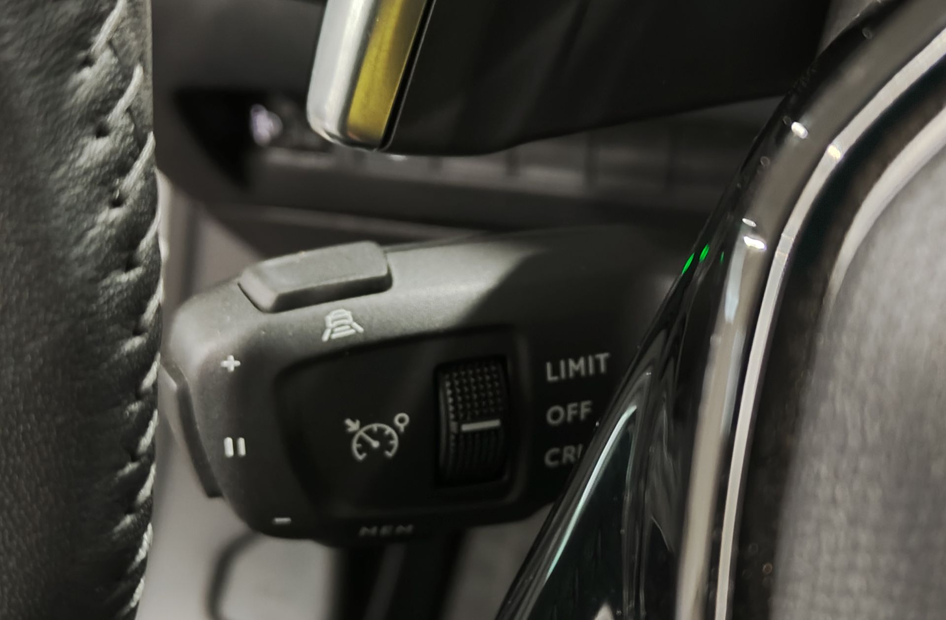Peugeot 2008 Allure Hybrid eDCS6 - foto 24