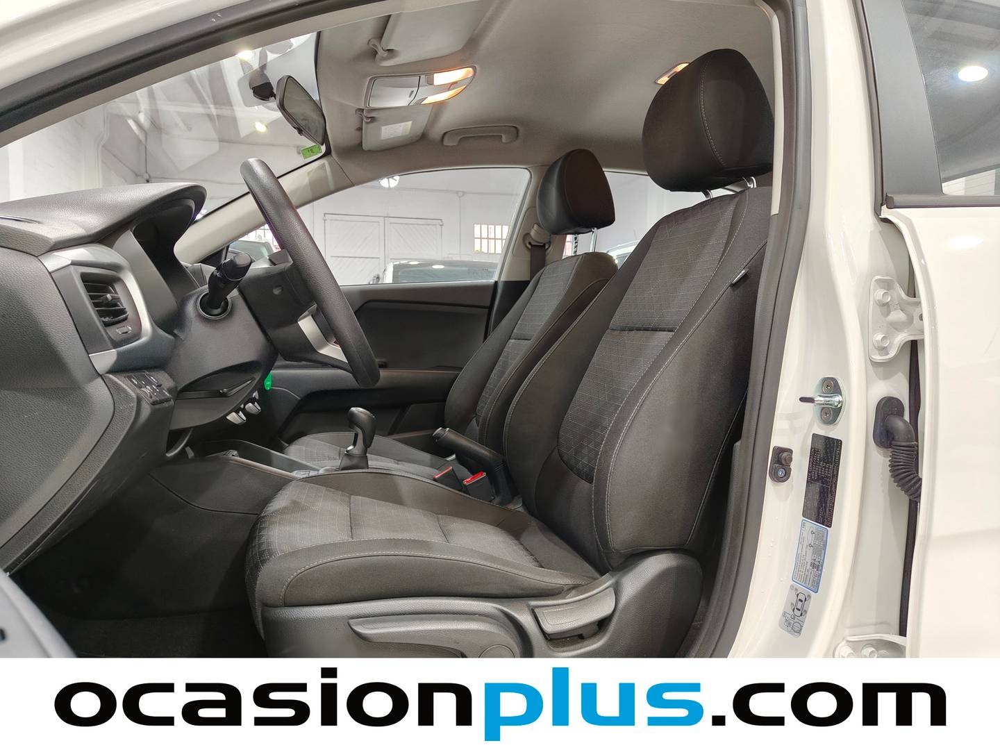 Foto asientos delanteros KIA Rio KIA Rio 1.0 T-GDi MHEV iMT Concept (100 CV)