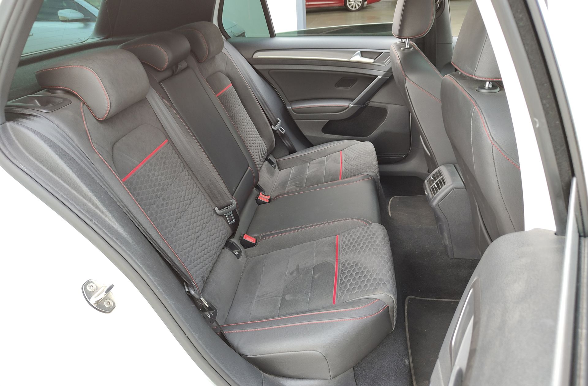 Volkswagen Golf GTI 2.0 TSI DSG - foto 17