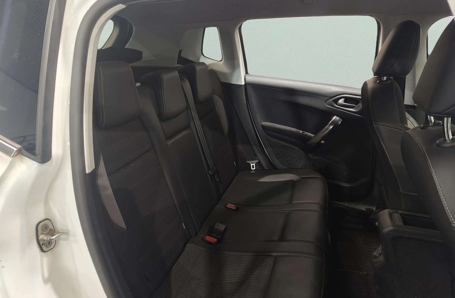 Peugeot 2008 PureTech 110 Allure - foto 15