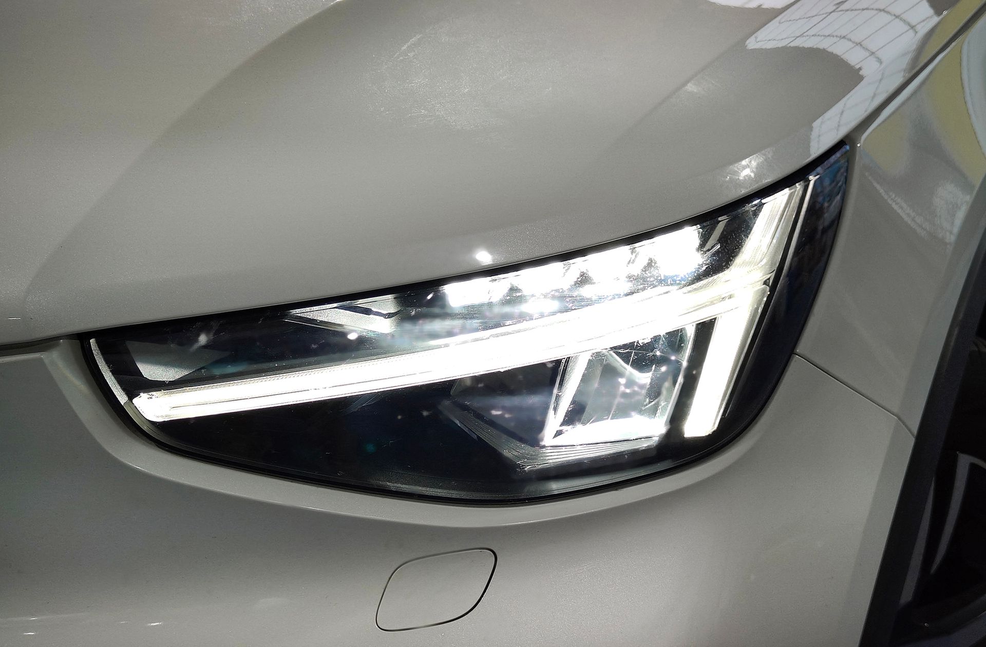 Volvo XC40 B3 Gasolina Mild hybrid Plus Dark - foto 18