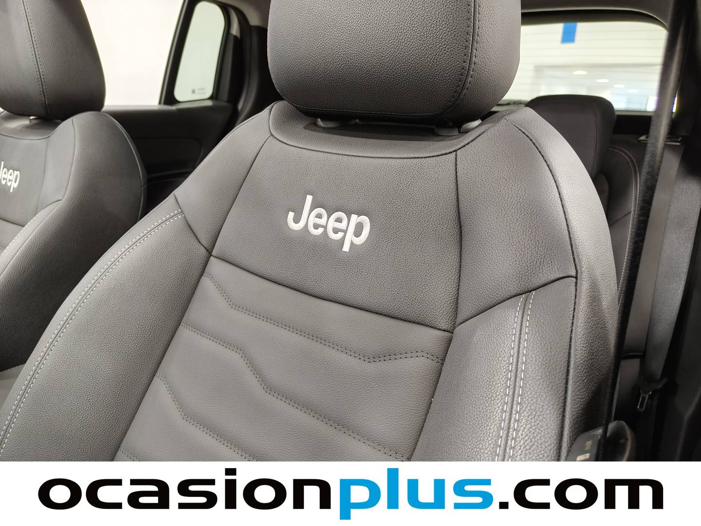 Equipamiento del Jeep Avenger Jeep Avenger 1.2 eHybrid Summit (100 CV)