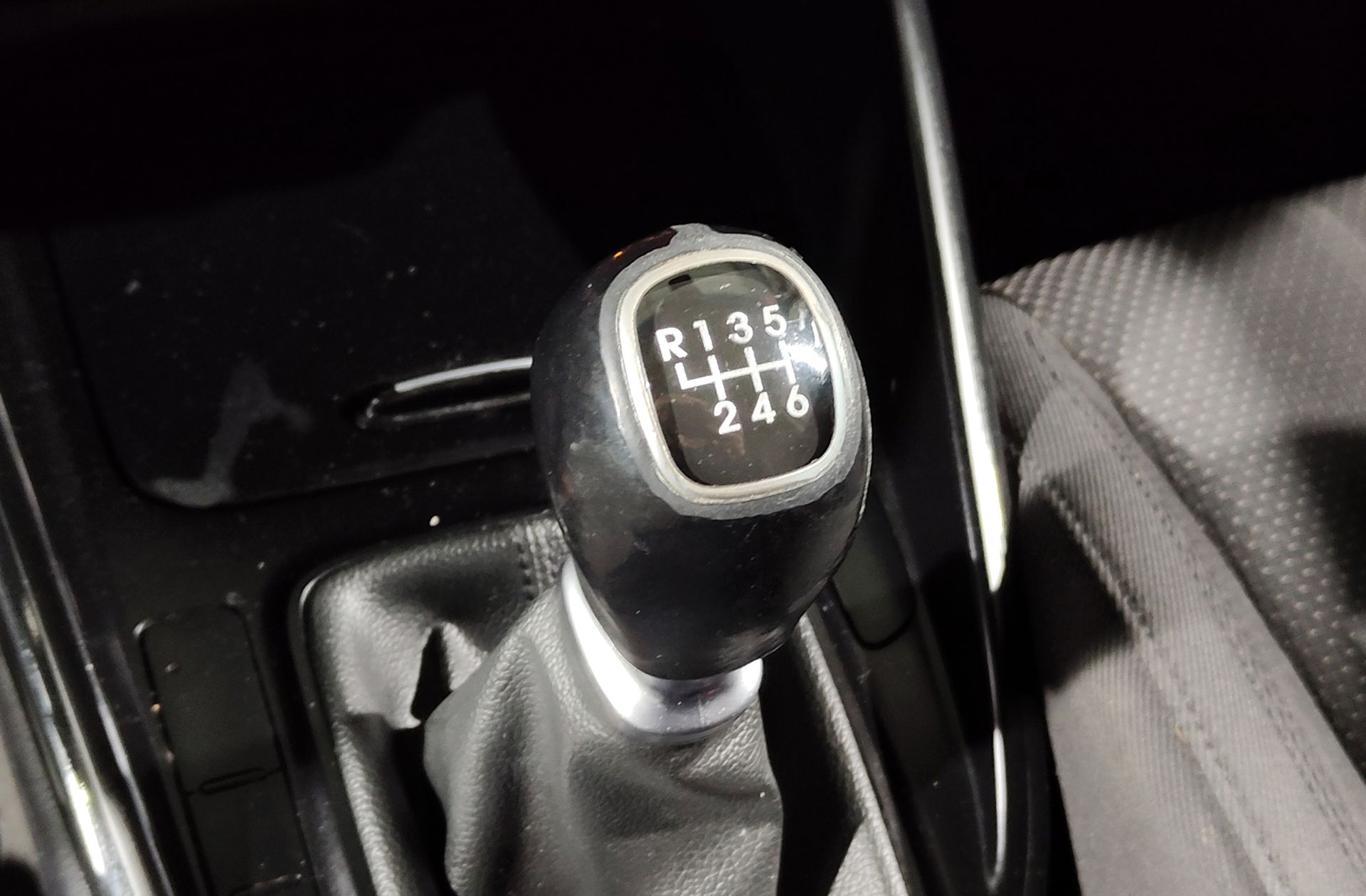Kia Carens 1.7 CRDi VGT Drive - foto 5