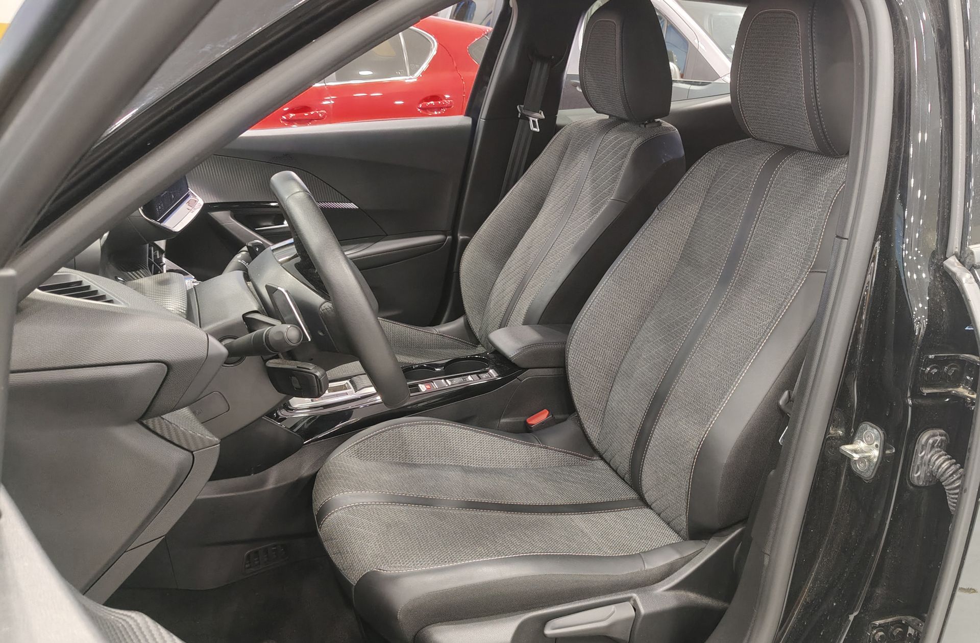 Peugeot 2008 Allure Hybrid eDCS6 - foto 11