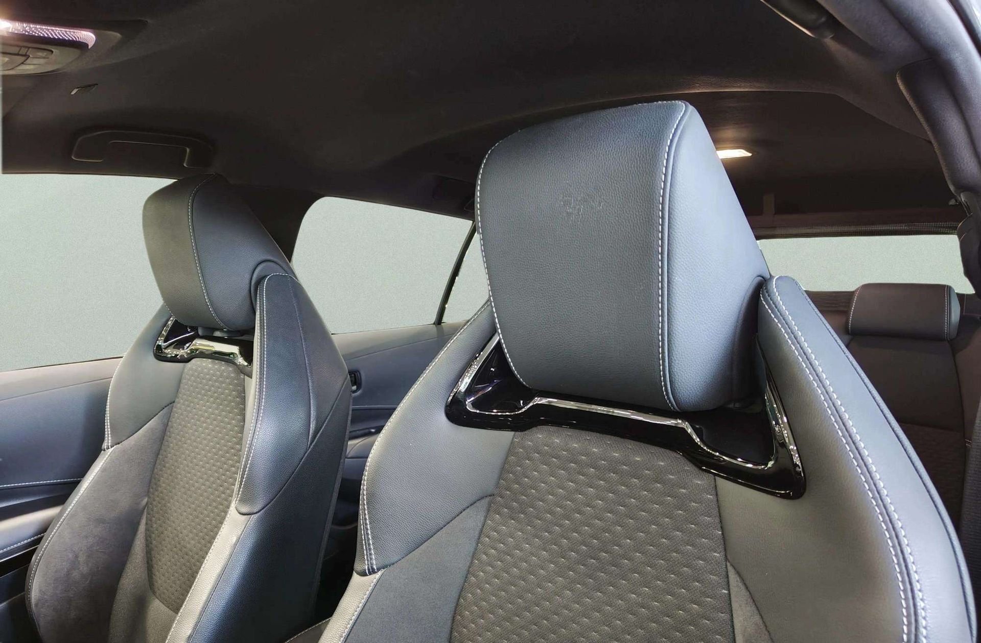 Toyota Corolla 200H Touring Sport Style Edition - foto 15