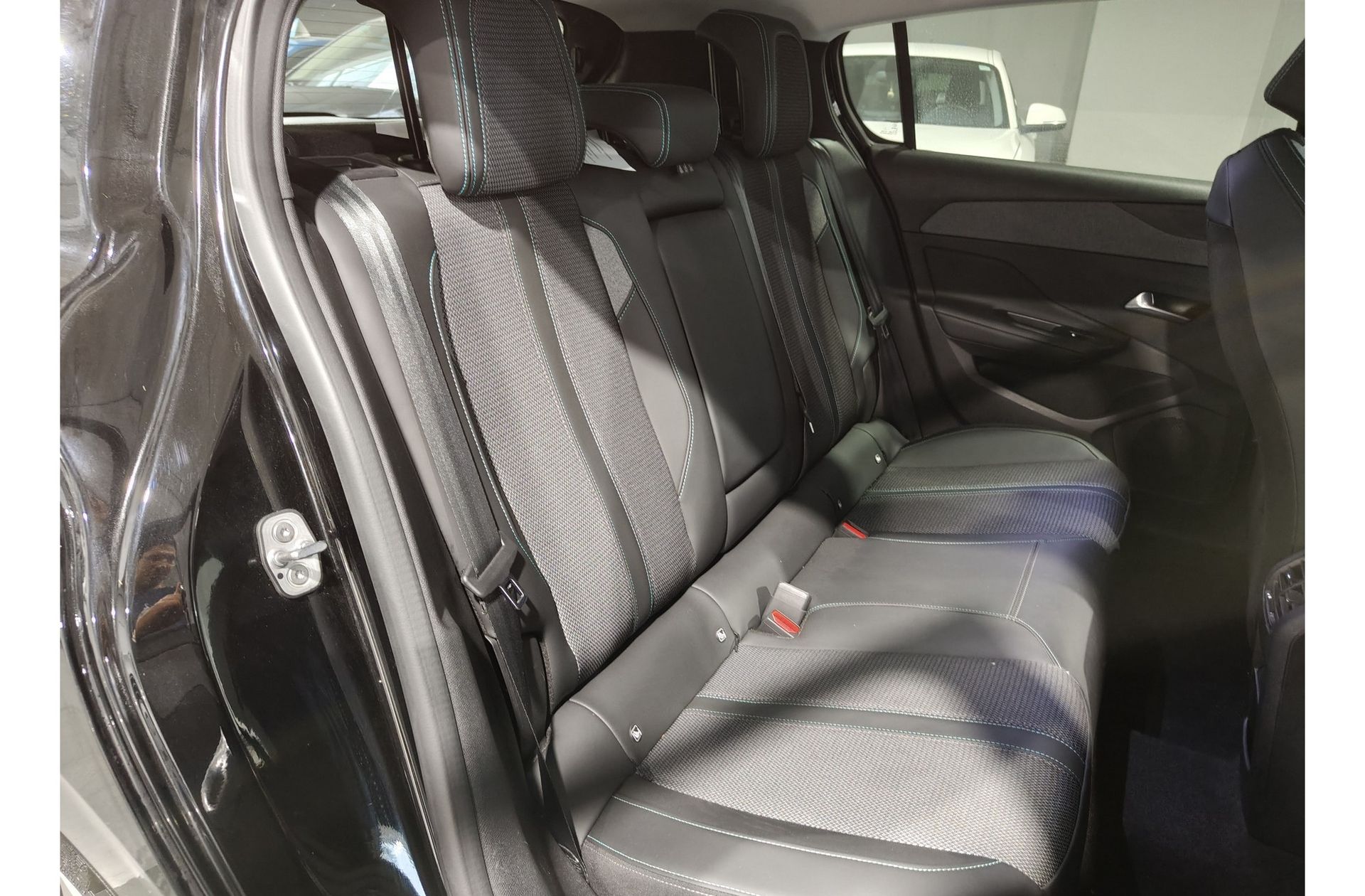 Peugeot 308 BlueHDi 130 Allure EAT8 - foto 18
